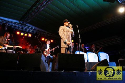 Derrick Morgan (Jam) with Soulfood International 12. This Is Ska Festival, Wasserburg Rosslau 28. Juni 2008 (11).JPG
